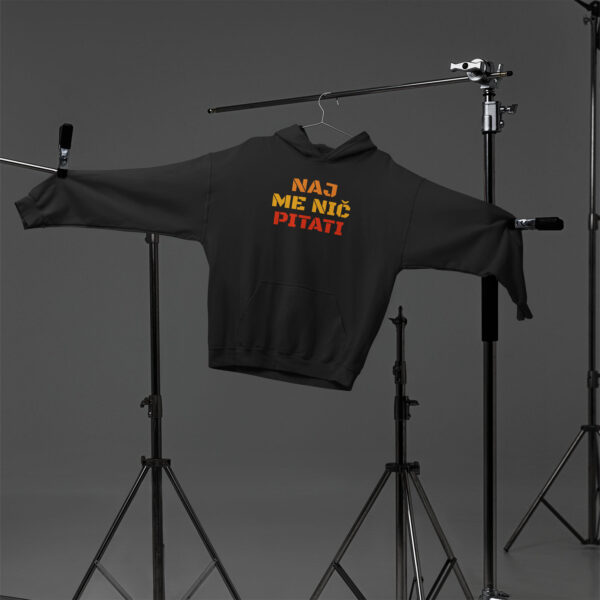 najmenicpitati2 Naj me nič pitati - Hoodie crna
