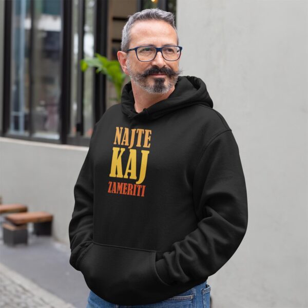 najte-kaj-zameriti-2 Najte kaj zameriti - Hoodie crna