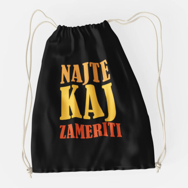 najte-kaj-zameriti-crni-ruksak-s-vezicama Najte kaj zameriti - Ruksak s vezicama
