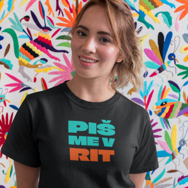 pis-me-v-rit-majica-zenska Crna majica sa natpisom Piš me v rit