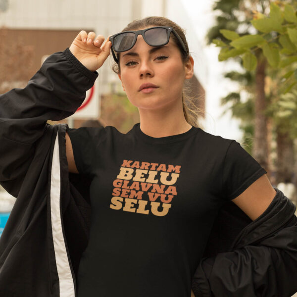kartam-belu-majica-zenska Crna majica sa natpisom Kartam belu glavni sem vu selu