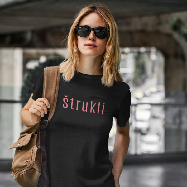 strukli-majica-zenska Crna ženska majica sa natpisom štrukli